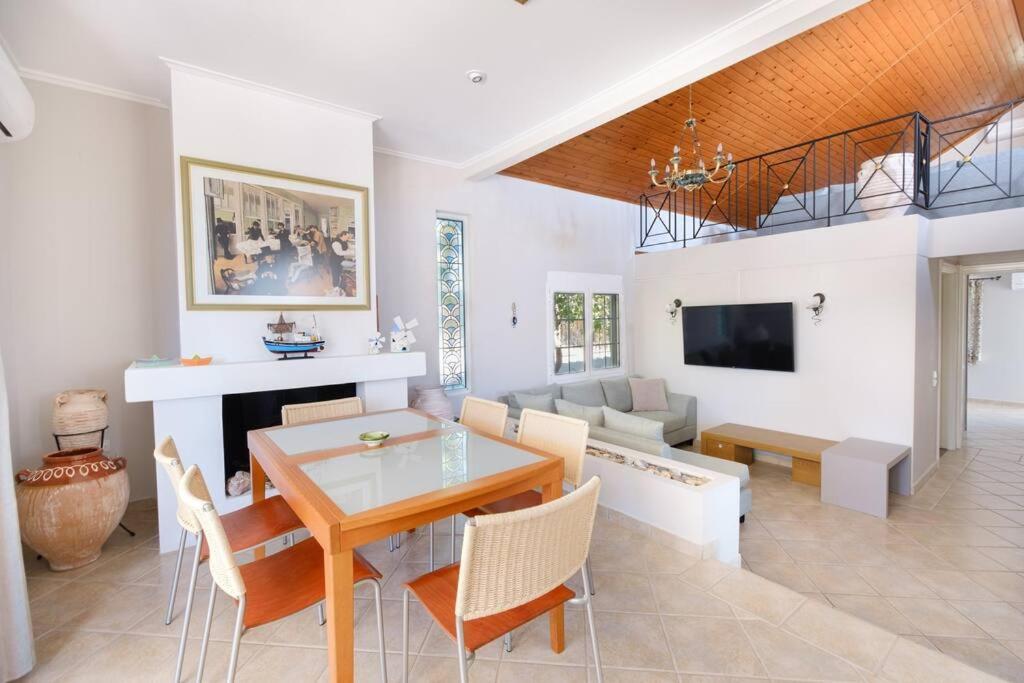 Lefkathia Beach Villa - Gated Beach-Front Private Villa At Lefkathia Beach, Chios! Volissos Bagian luar foto